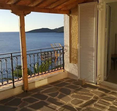 Beachfront Arkadian Village Holiday home *